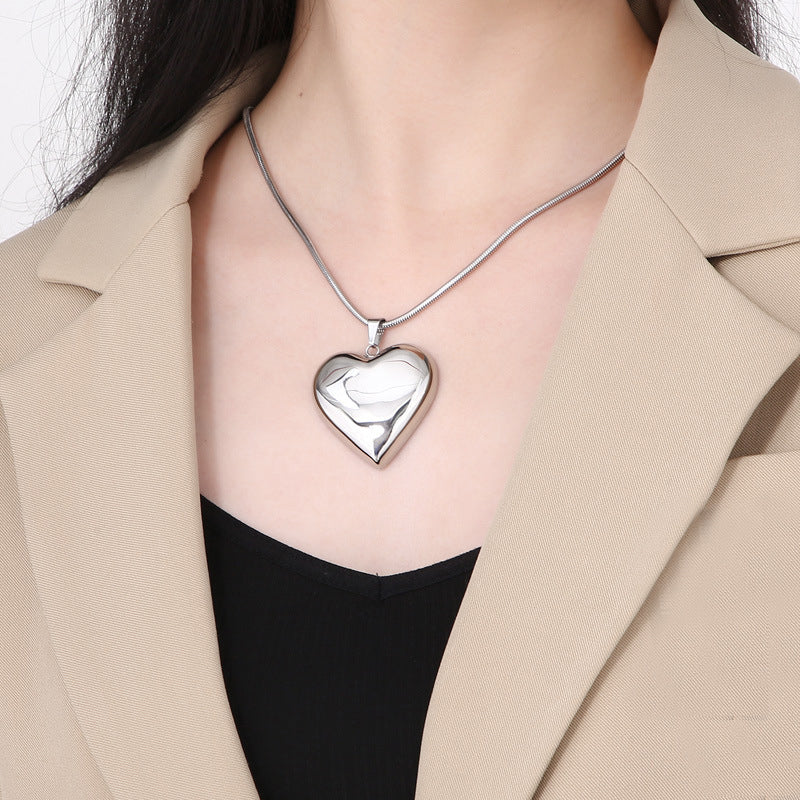 Gold Sliver Hollow Heart-shaped Necklace Ins Simple Versatile Personalized Love Necklace For Women's Jewelry Valentine's Day Product information: Material: titanium steel Processing: Electroplating Shape: Heart Chain Style: Snake Bone Chain Pendant Materi
