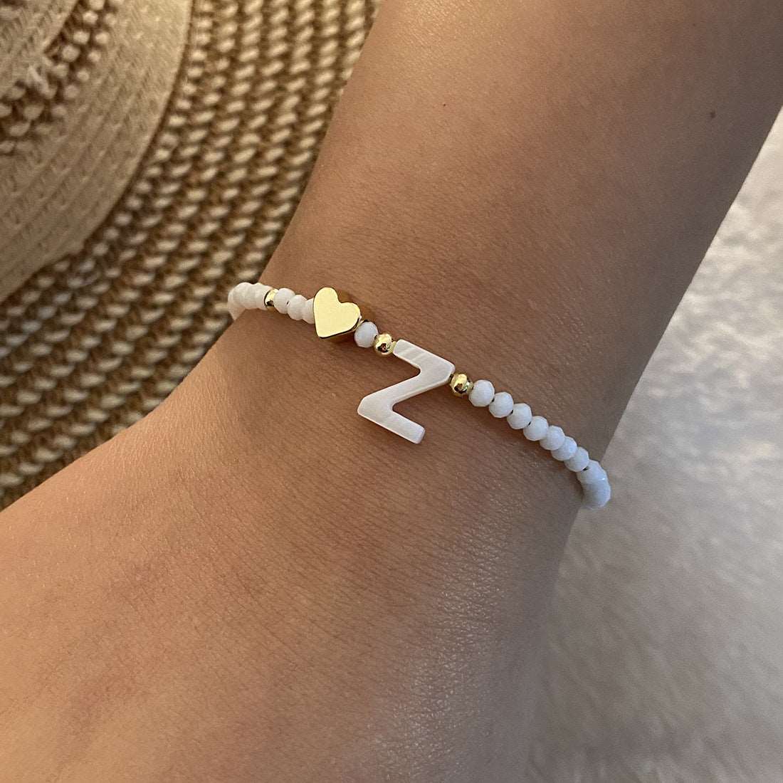 26 Letters White Shell Beaded Bracelet Women Metal Love Design Bracelet Jewelry Product information: Material:Shell Processing: Handmade Style: Women's Packing list: Bracelet*1 Product Image: 26 Letters White Shell Beaded Bracelet Women Metal Love Design
