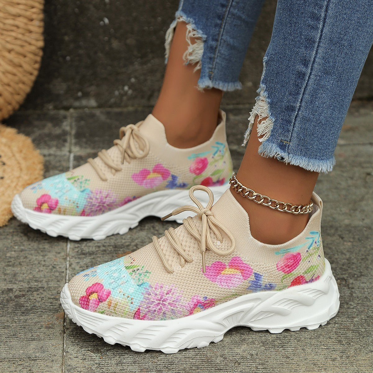 Women's Sports Shoes Flowers Print Walking Sneakers Casual Breathable Lace-up Mesh Shoes Product information: Toe shape: round toe Upper Material:Canvas Pattern: Flower Color:pink,white,khaki,black Size:35,36,37,38,39,40,41,42 Sole Material: Rubber Lining