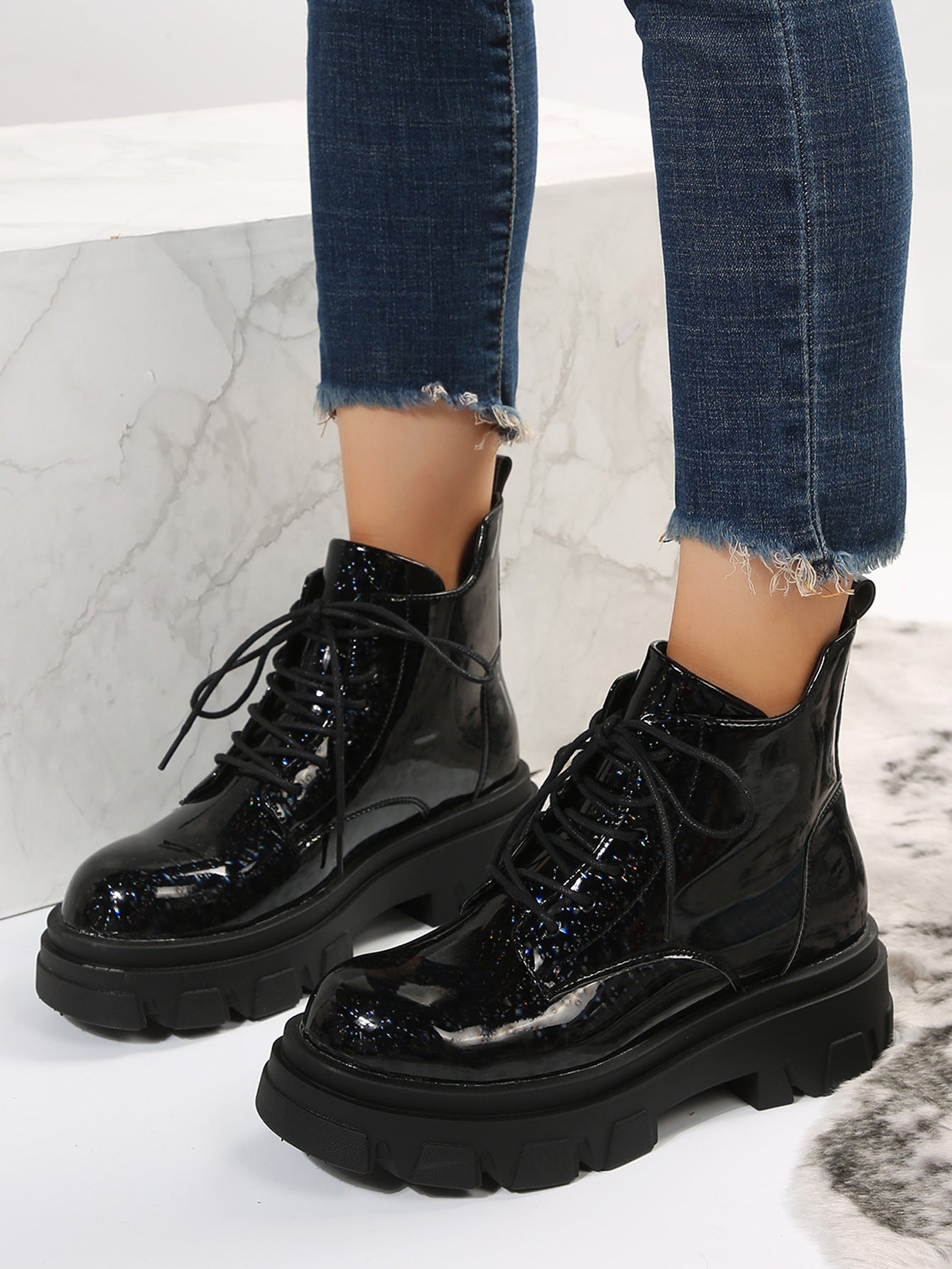High-rise Glossy Low-top Women's Boots Product information: Color: Black Shoe Upper material: artificial pu Socks length: low tube Size: 35, 36, 37, 38, 39, 40, 41, 42, 43 Applicable Gender: Female Size: Packing list: A pair of boots Product Image: High-r