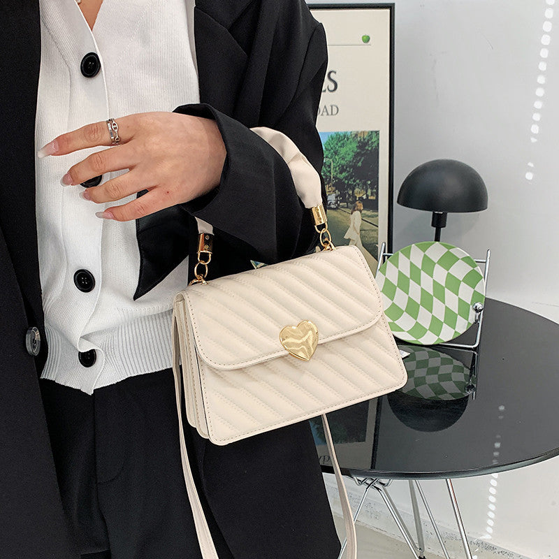 Women Handbags Fashion Chain Shoulder Bags With Love Metal Design Product information: Color: white, khaki, green, black Material: PU Luggage trend style: small square bag Bag size: small Popular element: solid color Lining texture: no lining Bag shape: h