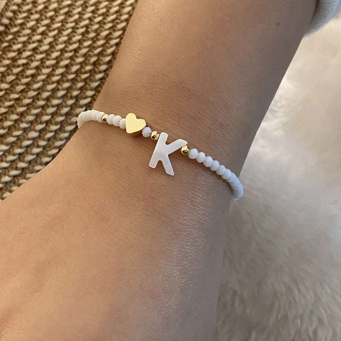 26 Letters White Shell Beaded Bracelet Women Metal Love Design Bracelet Jewelry Product information: Material:Shell Processing: Handmade Style: Women's Packing list: Bracelet*1 Product Image: 26 Letters White Shell Beaded Bracelet Women Metal Love Design