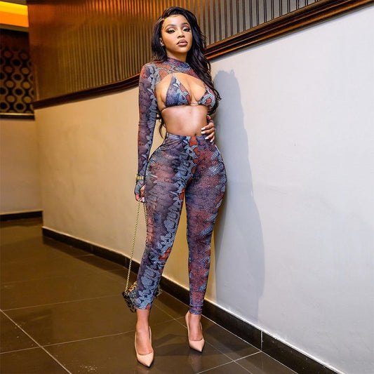 Fashion Snake Print Halter Bra Turtleneck Long Sleeve T-Shirt Hip Lift Pants Set Product information: Style: street Pattern: Print Style: pants suit Top style: T-shirt Top Sleeve Length: Long Sleeve Pants style: pencil pants Length: trousers Popular eleme