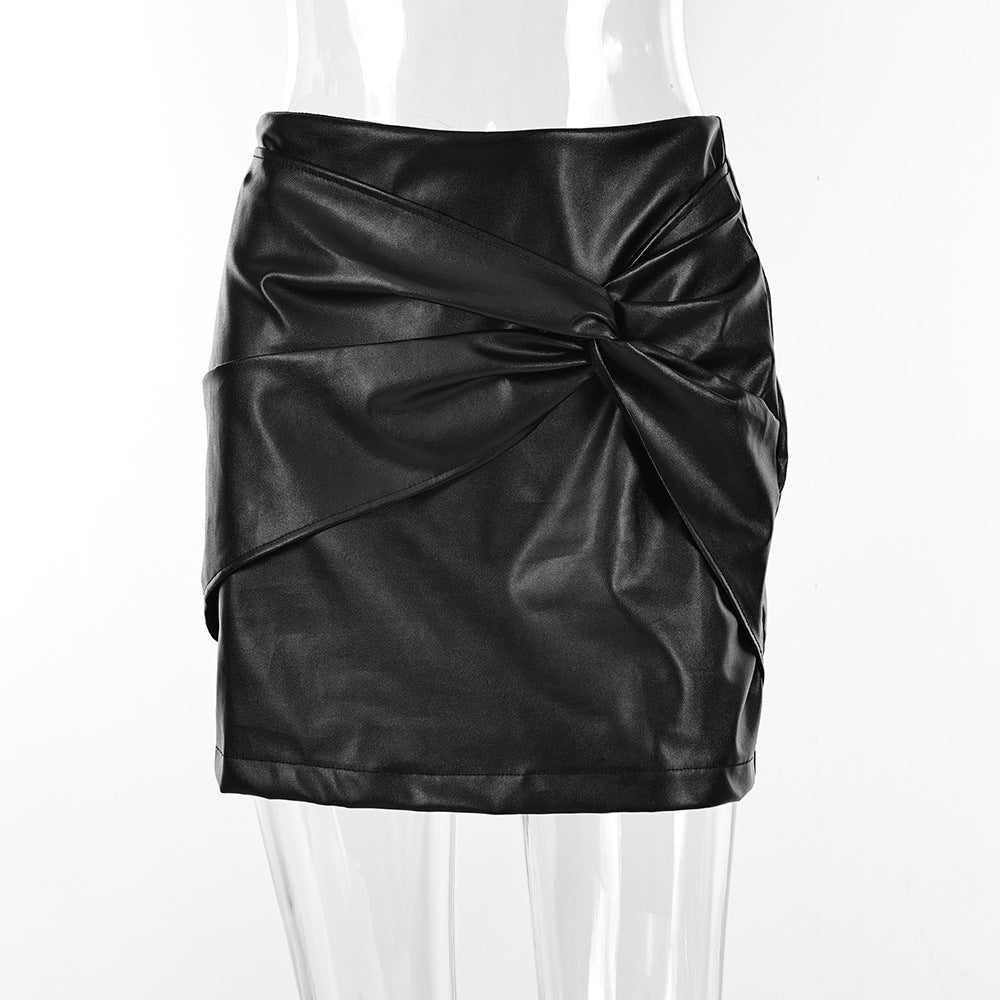 Women's Versatile Casual High Waist PU Leather Skirt Product information: Pattern: solid color Fabric name: PU Color: Black Main fabric composition: Polyester Size: S,M,L Style type: temperament commute Size: Note: 1. Asian sizes are 1 to 2 sizes smaller