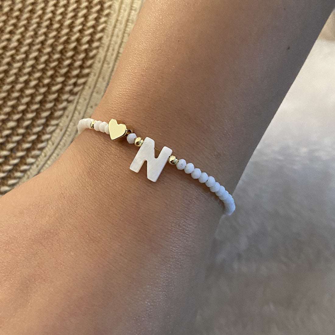 26 Letters White Shell Beaded Bracelet Women Metal Love Design Bracelet Jewelry Product information: Material:Shell Processing: Handmade Style: Women's Packing list: Bracelet*1 Product Image: 26 Letters White Shell Beaded Bracelet Women Metal Love Design