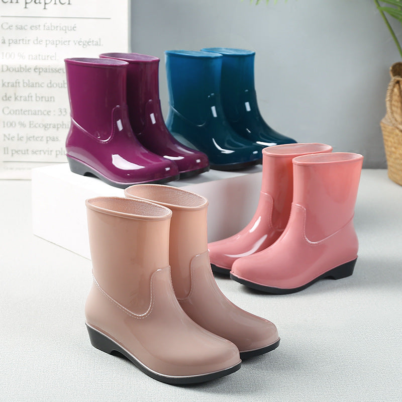 Four Seasons Rain Boots Women's Short Boots Fashion Waterproof Overview: Unique design, stylish and beautiful. Good material, comfortable feet. A variety of colors, any choice. Specification: Applicable gender: female Tube height: medium tube Thickness: t