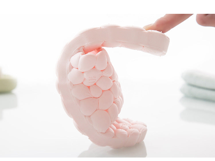 Bathroom Leaking Slippers Female Bathing Hollow Home Interior Household Men's Sandals And Slippers Product information: Type of slippers: Toe slippers Sole material; PVC Applicable gender: neutral/male and female Whether to wrap the follow; No Function: b