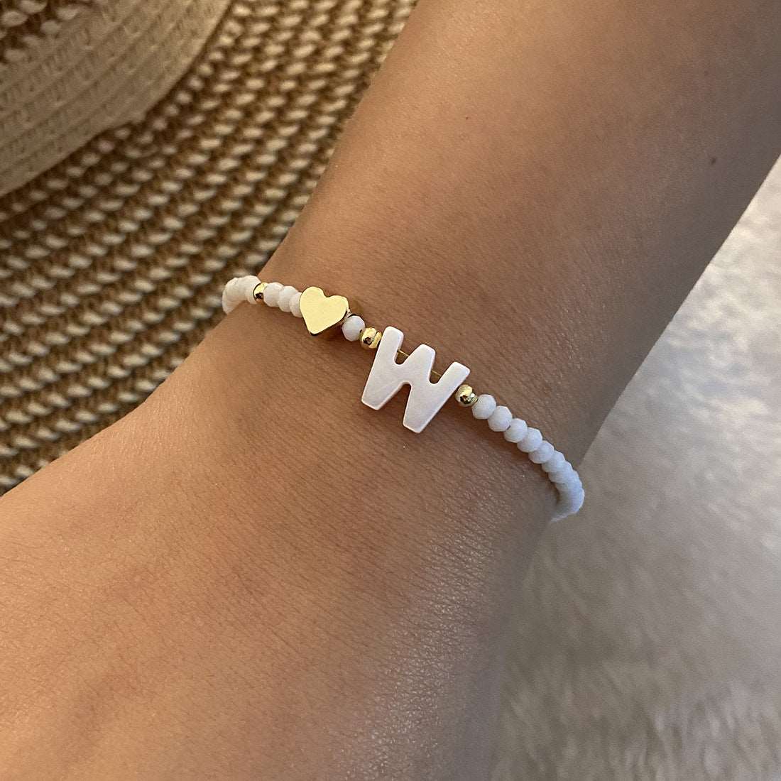 26 Letters White Shell Beaded Bracelet Women Metal Love Design Bracelet Jewelry Product information: Material:Shell Processing: Handmade Style: Women's Packing list: Bracelet*1 Product Image: 26 Letters White Shell Beaded Bracelet Women Metal Love Design