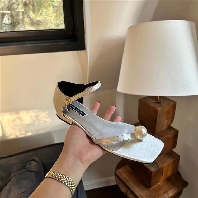 New Fairy Style Square Toe Pearl Flip-toe Sandals For Women Product information: Pattern: solid color Lining material: imitation leather Color: black, silver Upper height: low top Size: 35,36,37,38,39,40,41,42,43 Sole craft: viscose shoes Sole material: r