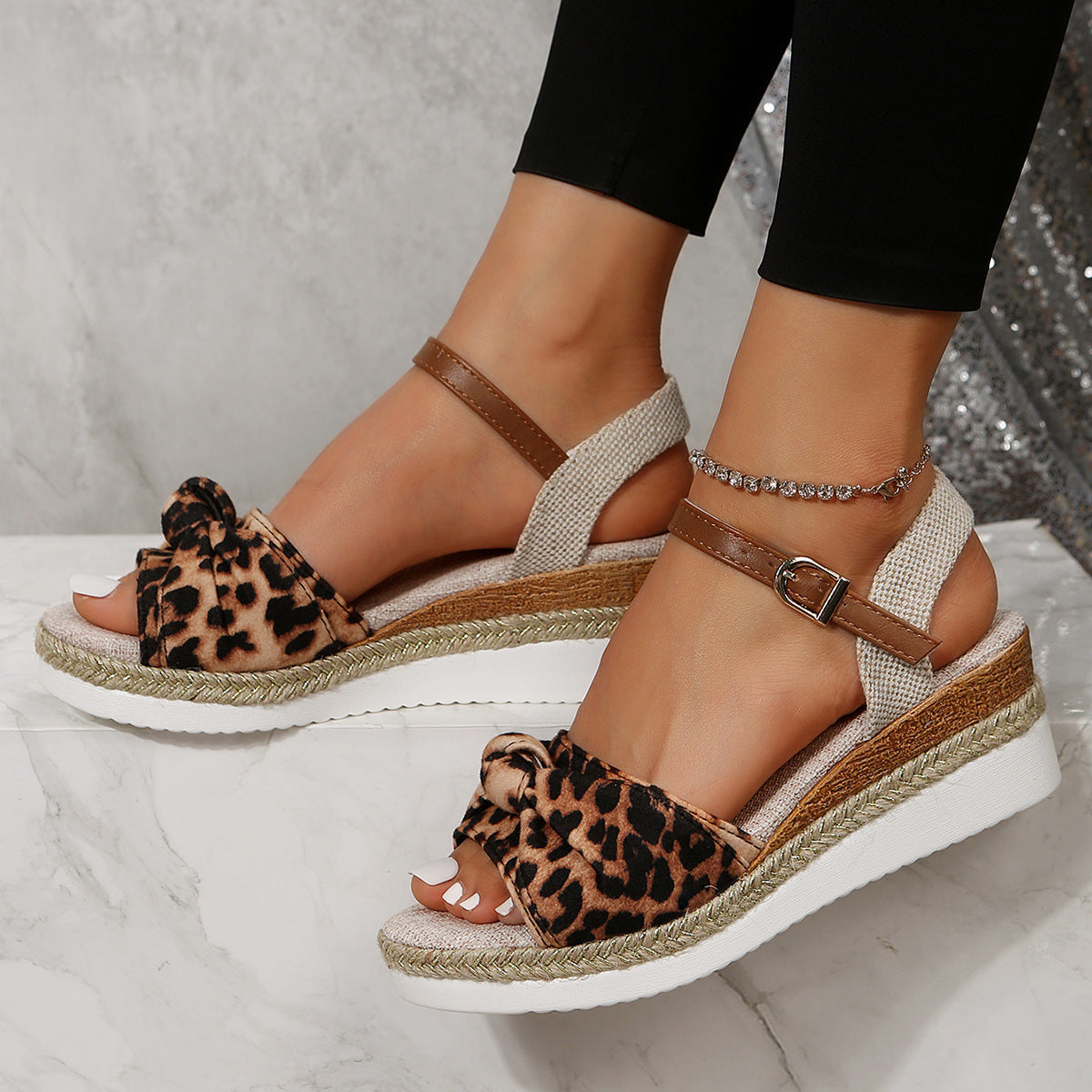 New Thick-soled Bow Sandals Summer Fashion Casual Linen Buckle Wedges Shoes For Women Product information: Upper Material: Fabric Toe Shape:Fish Mouth Sole Material: Rubber Lining Material: Microfiber Wearing Style:Buckle Size Information: Packing list: S