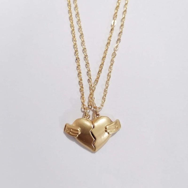 Creative Magnet Love Necklace 2pcs Heart-broken Shape Necklace Men And Women Personalized Jewelry For Valentine's Day Product information: Material:Alloy Processing: Electroplating Chain Style:Cross Chain Pendant Material: Alloy Packing list: Necklace*2PC