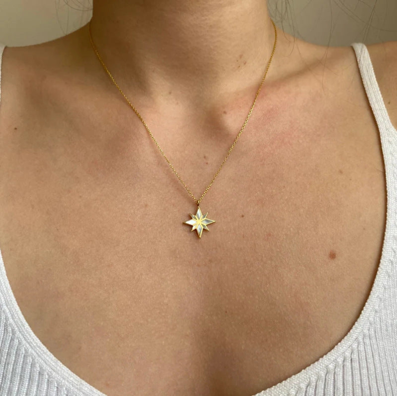 18K Gold Six Pointed Star Clavicle Chain Product information : Material: stainless steel Treatment process: electroplating Modeling: geometric type Chain style: O chain Color: gold, snake bone chain Size Information: Chain length: 45+5cm Packing list: Nec
