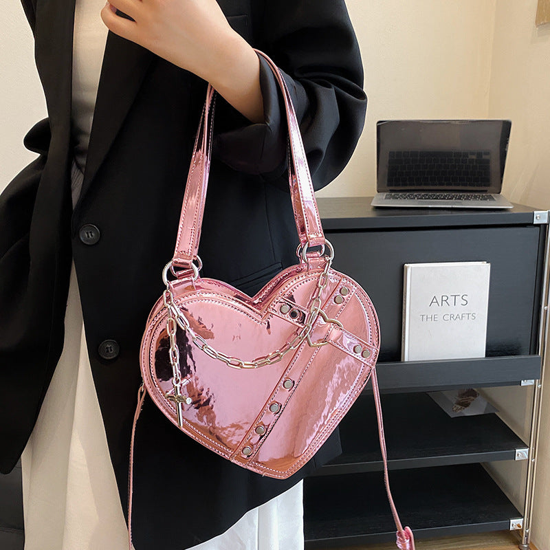 Chain Heart-shaped Bags Large Capacity Love Shoulder Bag For Women Valentine's Day Product information: Lining texture: polyester cotton Color: black, gold, silver, pink Outer bag type: Three-dimensional pocket Hardness: medium hard Material: PU Suitcase