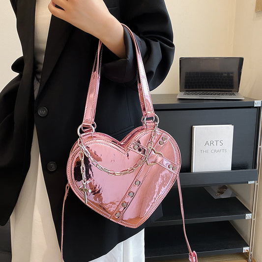 Chain Heart-shaped Bags Large Capacity Love Shoulder Bag For Women Valentine's Day Product information: Lining texture: polyester cotton Color: black, gold, silver, pink Outer bag type: Three-dimensional pocket Hardness: medium hard Material: PU Suitcase
