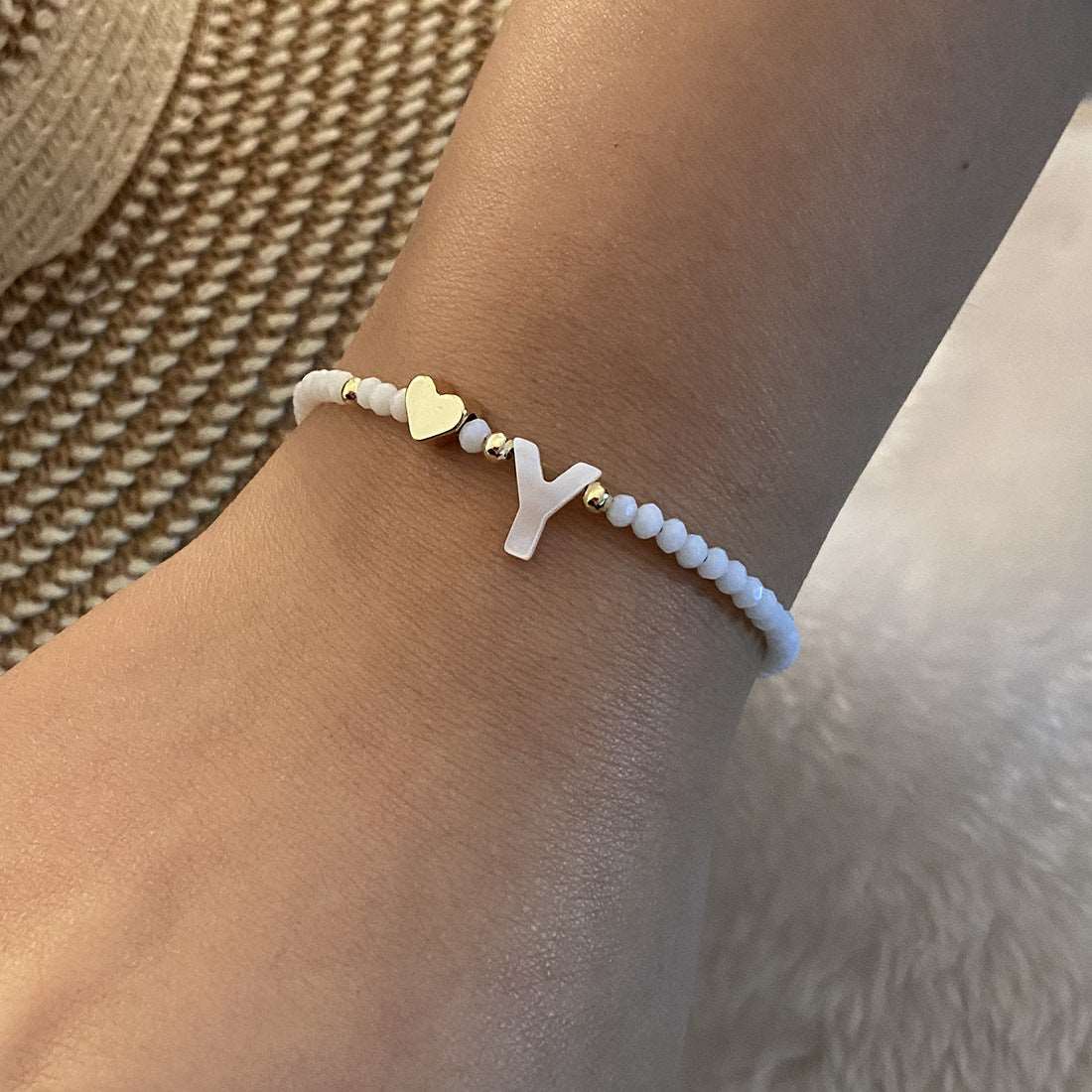 26 Letters White Shell Beaded Bracelet Women Metal Love Design Bracelet Jewelry Product information: Material:Shell Processing: Handmade Style: Women's Packing list: Bracelet*1 Product Image: 26 Letters White Shell Beaded Bracelet Women Metal Love Design