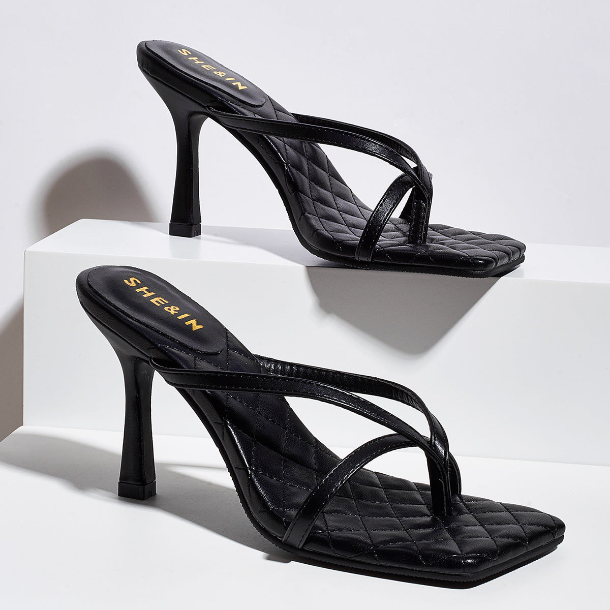 Large Size Women Shoes Women Shoes Stiletto High Heels FashionSandals And Slippers Product information: Style: sexy Popular elements: car stitching, leather stitching Inventory type: Whole order Upper material: microfiber Cortical features: pigskin Size I