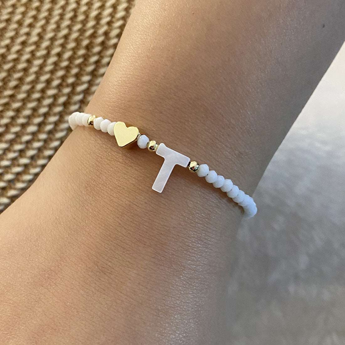 26 Letters White Shell Beaded Bracelet Women Metal Love Design Bracelet Jewelry Product information: Material:Shell Processing: Handmade Style: Women's Packing list: Bracelet*1 Product Image: 26 Letters White Shell Beaded Bracelet Women Metal Love Design