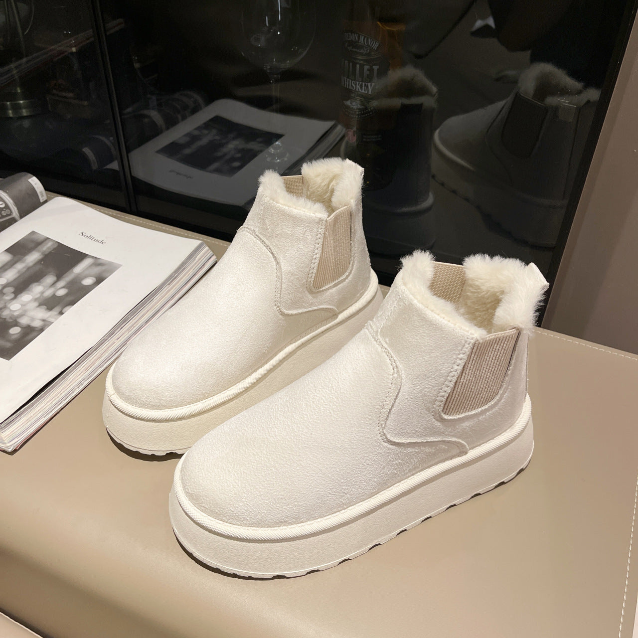 Women's Plush Boots Winter Warm Fleece Thick Flats Snow Boots Fashion Shoes Product information: Pattern: solid color Lining material: Short Plush Color: Milky White, black, khaki Upper height: tall crown Processing Method: sticky leather Heel height: low