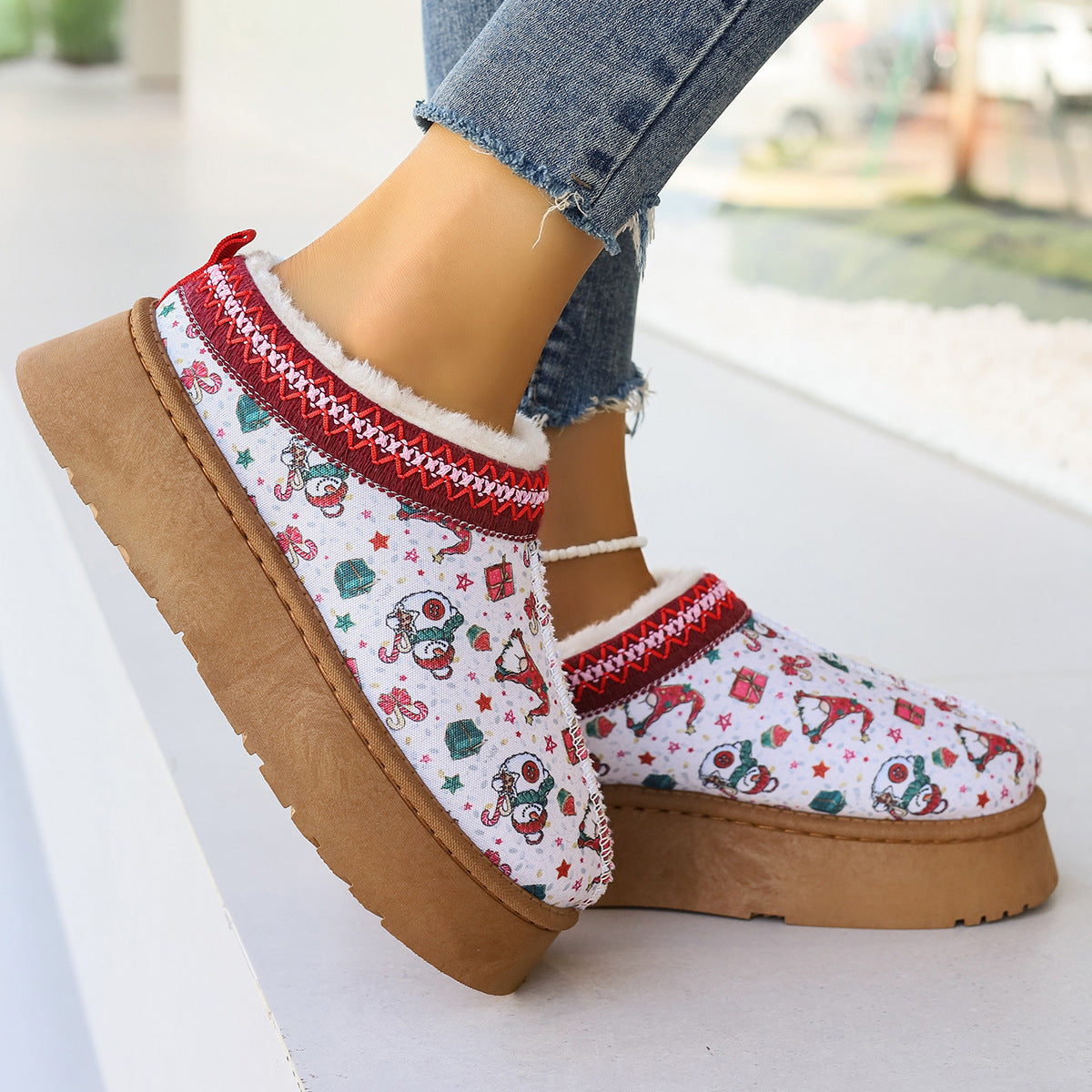 Women's Cartoon Christmas Print Ankle Boots Casual Slip On Plush Lined Home Shoes Comfortable Winter Short Boots Overview: Unique design, stylish and beautiful. Good material, comfortable wear. A variety of colors, any choice. Product information: Toe sha