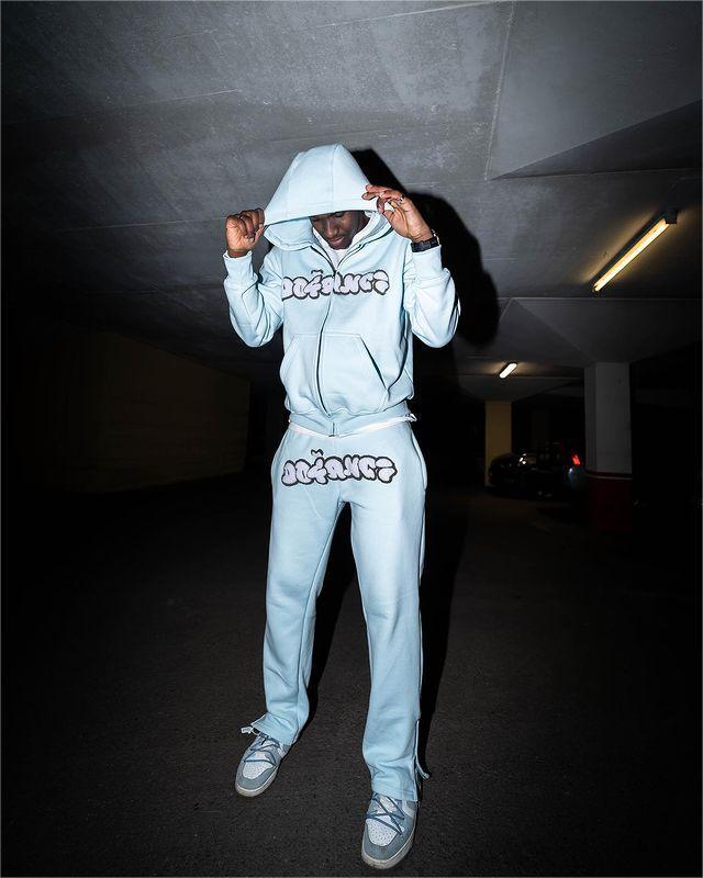 Men's Fashion Hooded Casual Sweatshirt Product information: Pattern: letters/numbers/text Color: blue, purple Size: M,L,XL,XXL Version: Loose Combination form: Single piece Popular elements: zipper Thickness: medium Fabric name: Polyester Applicable Gende