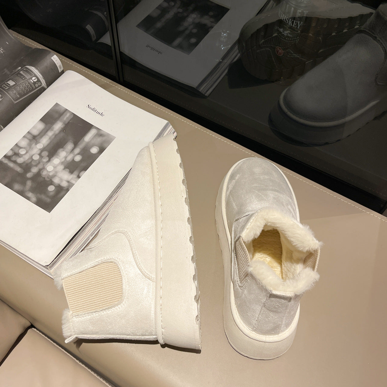 Women's Plush Boots Winter Warm Fleece Thick Flats Snow Boots Fashion Shoes Product information: Pattern: solid color Lining material: Short Plush Color: Milky White, black, khaki Upper height: tall crown Processing Method: sticky leather Heel height: low