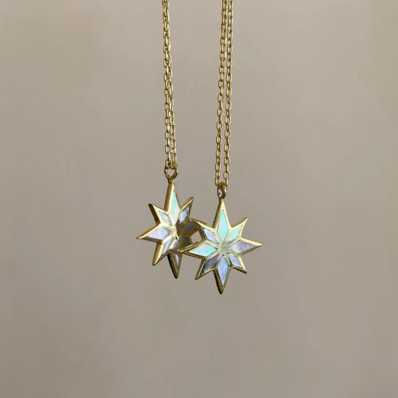 18K Gold Six Pointed Star Clavicle Chain Product information : Material: stainless steel Treatment process: electroplating Modeling: geometric type Chain style: O chain Color: gold, snake bone chain Size Information: Chain length: 45+5cm Packing list: Nec