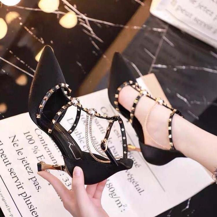 Korean Version Of Sandals Female Pointy Fairy High Heels Stiletto Product information: Color: Black wine red Sizes: 34,35,36,37,38,39 Upper material: microfiber leather Product Category: One-line strap Sandals Toe shape: pointed tip Sole material: rubber
