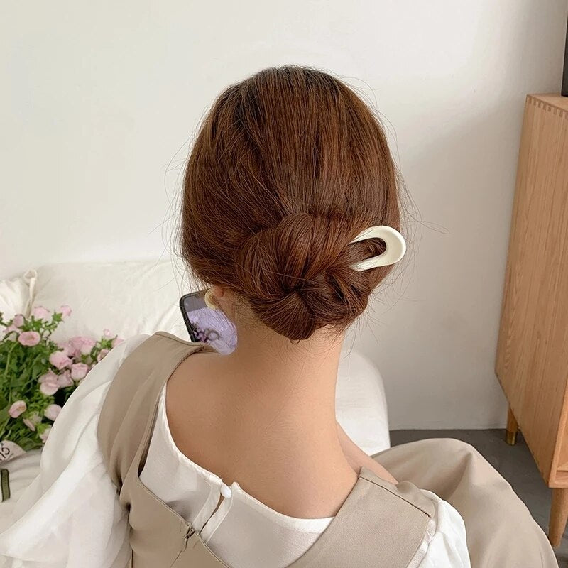 Fashion Candy Color Hair Sticks for Women Elevate your hair game with our Fashion Candy Color Hair Sticks for Women. These Simple Hair Clip Pins come in a variety of vibrant candy colors, adding a playful touch to your hairstyles. Crafted with a minimalis