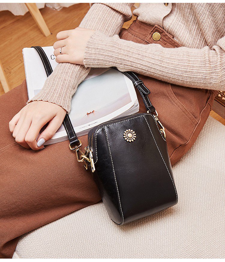Jasmine | Stylish Mini Crossbody Bag Enhance your style while keeping your essentials close at hand with the Jasmine crossbody bag! Smart style, compact convenience. Step out in style with the exceptionally trendy Jasmine™ mini crossbody bag. This chic ba